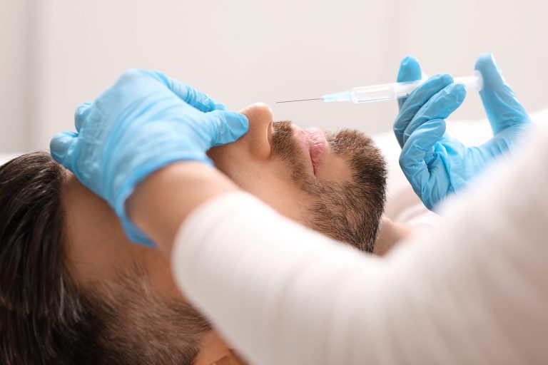Focus sur une rhinoplastie médicale avec injection
